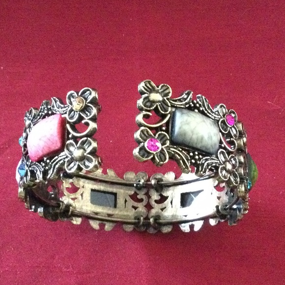 DEC 15 LAST DAY! CLEARANCE: Bracelet Inset With Stone - Picture 5 of 6